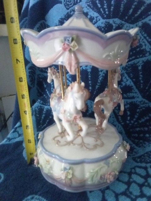 Carousel Musical Twist Horses