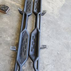 Toyota Tacoma Side Steps Tonneau Cover