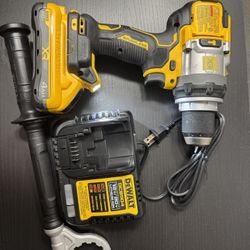 Dewalt drill 1007 + bettery 4 a power pack  + charger