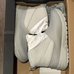 women’s North Face Yukiona Ankle Boot - Gray / White - sz 8 