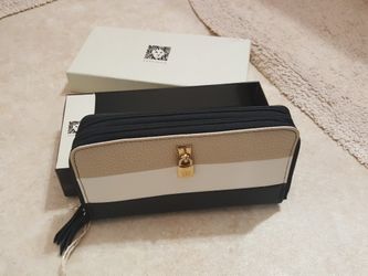 Women wallet ( ANNE KLEIN )