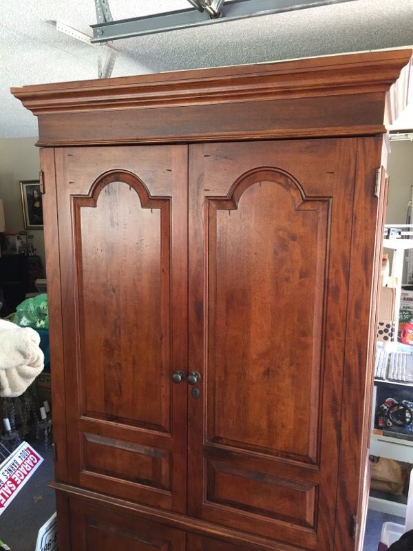 Hamilton heritage collection armoire