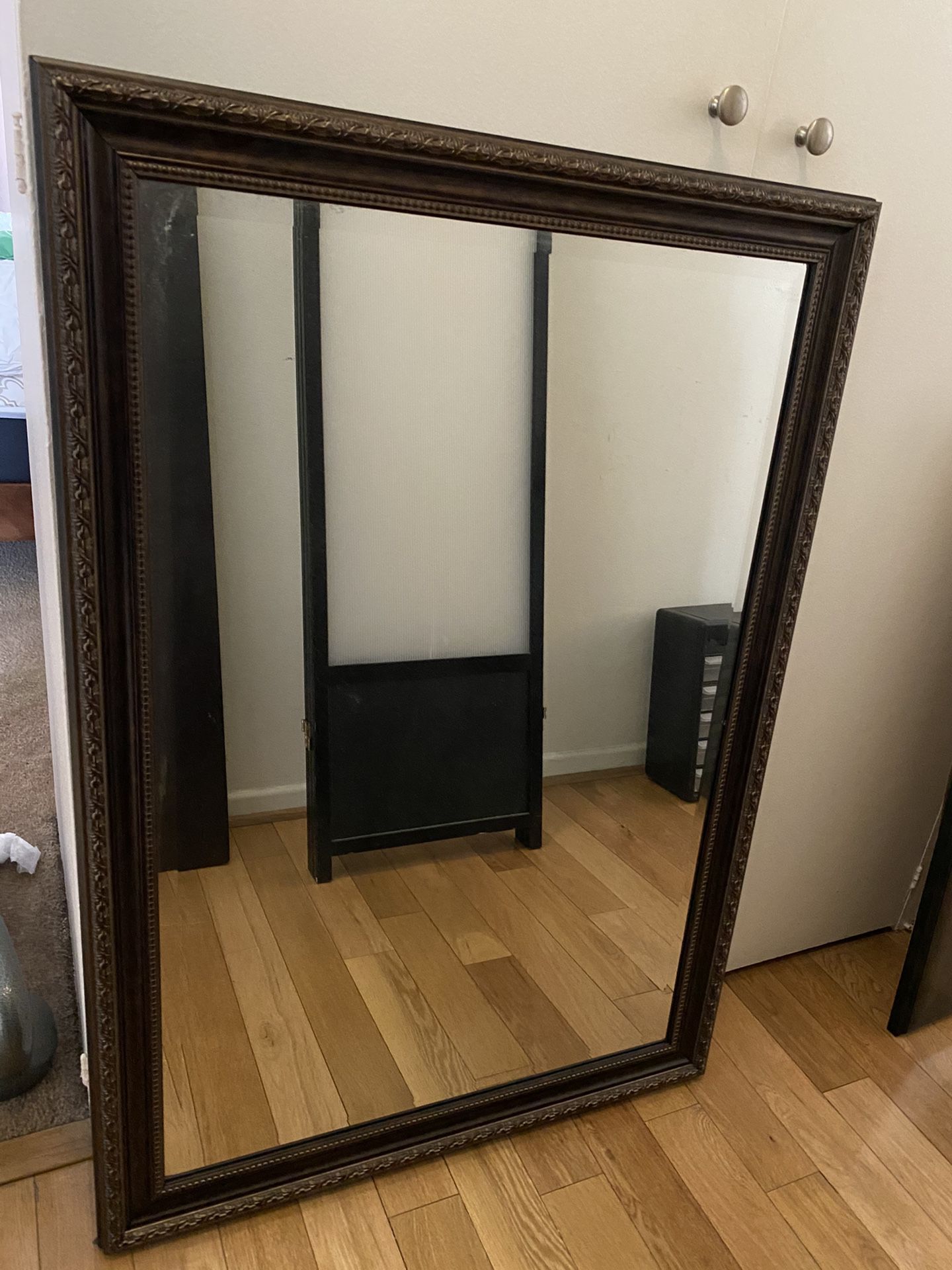 Wall mirror 28x40 for 10.00