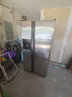 Free Refrigerator for parts.