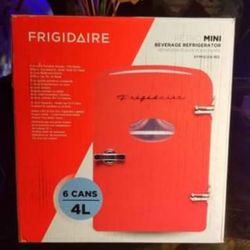 FRIGIDAIRE 6-Can Mini Retro