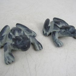 Frogs Pair Cast Iron Paperweights Vintage Virginia Metalcrafters 1987


