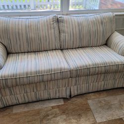 Love Seat Couch With Full Pull Out Bed