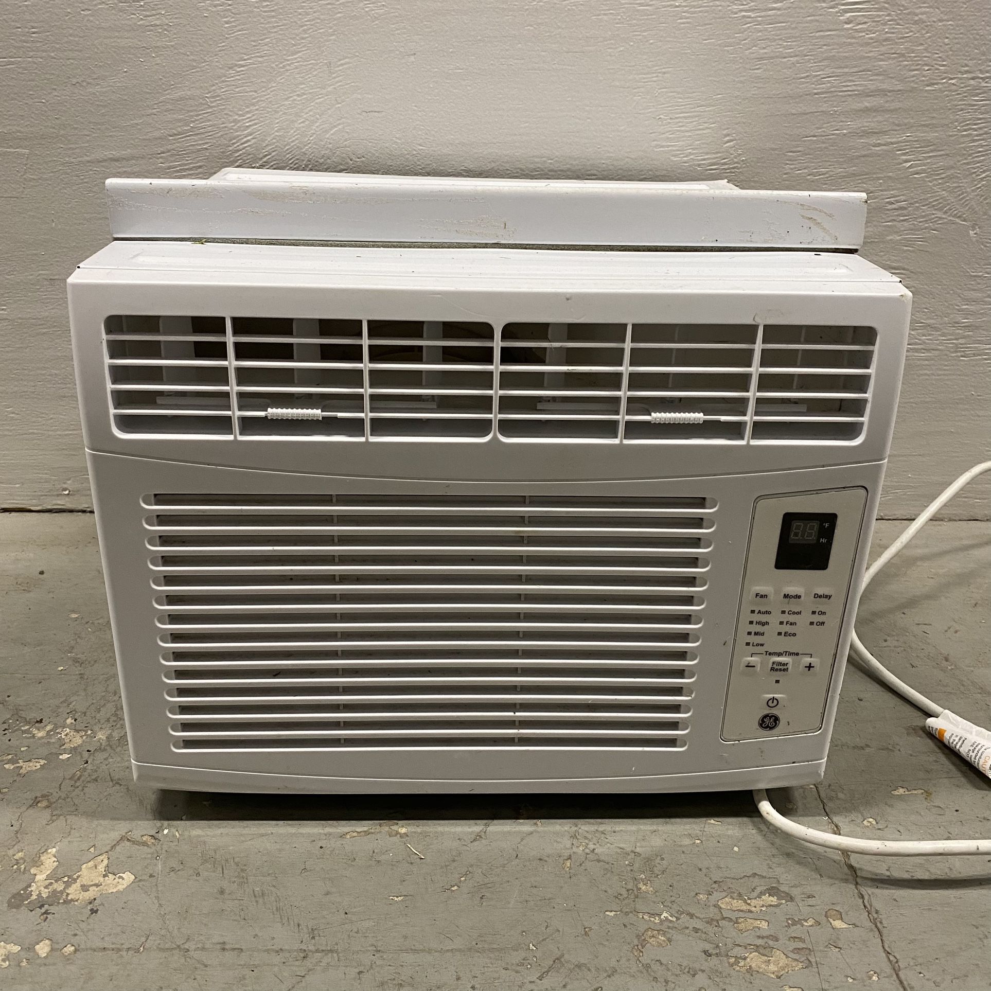 Window AC Air Conditioner 6000 BTU GE Model No. AHQ06LYCQ1  