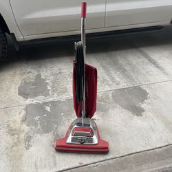 Sanitaire professional Floor Vacuum And Working Condition