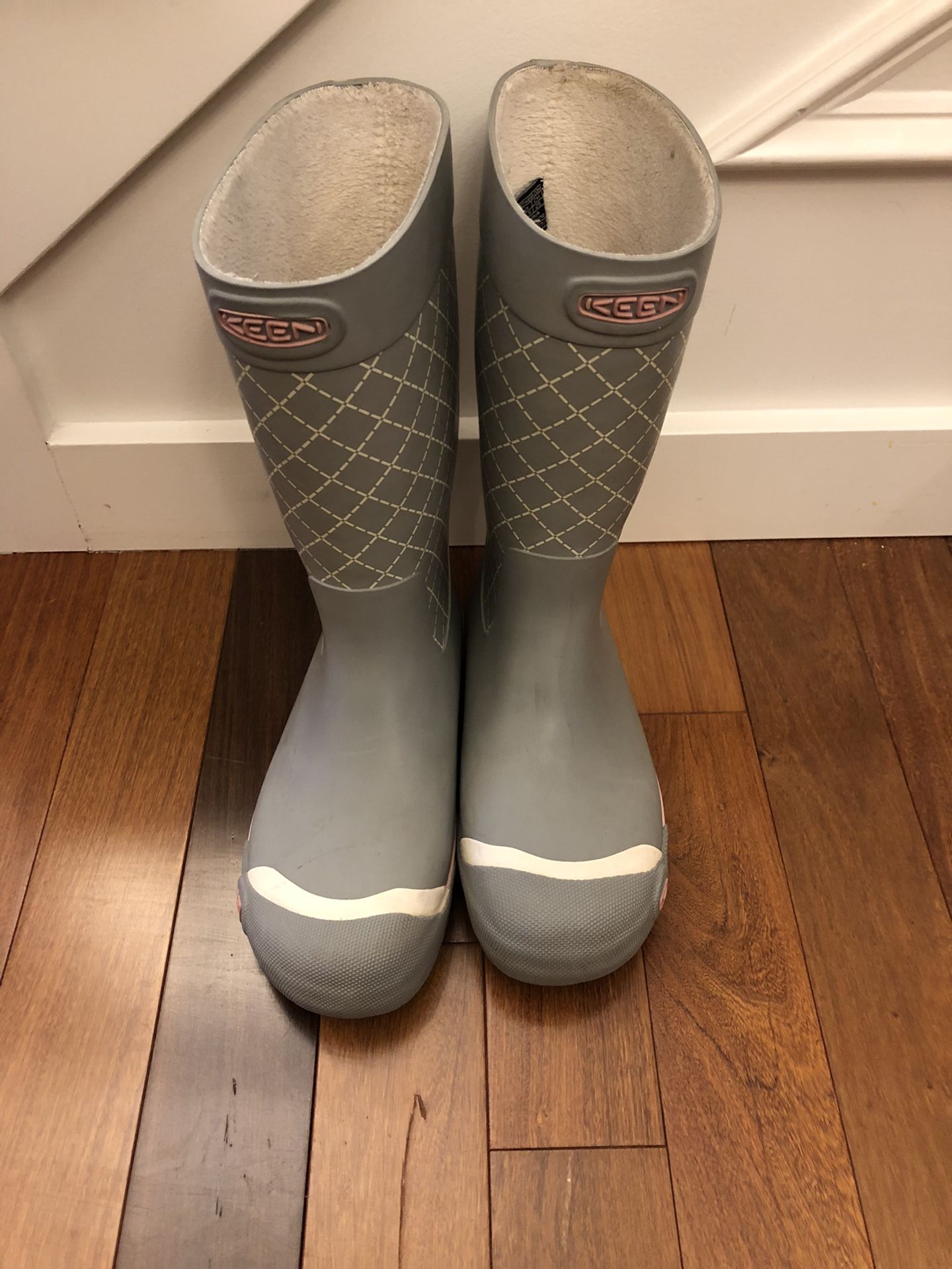 KEEN Woman’s Coronado Rain Boot Gray Boots Size 8 Vgu