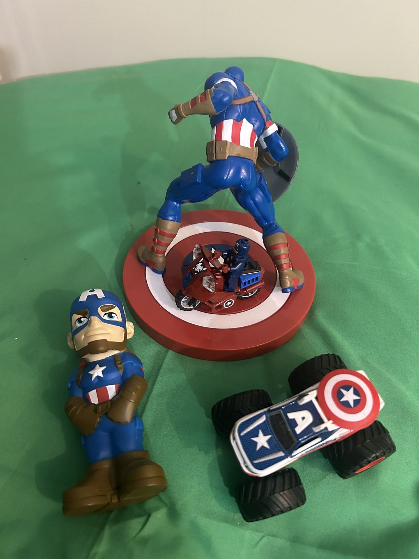 LOT OF 4 CAPTAIN AMERICA 🇺🇸 ITEMS