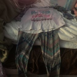  Size L10/12   -Set Shirts with leggings