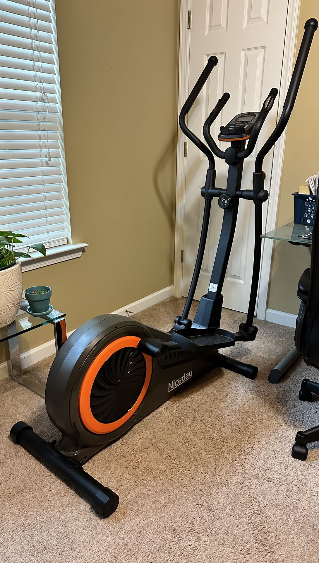 Elliptical exercise machine