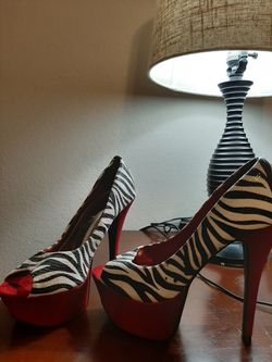 Story very high heels...size 6.5