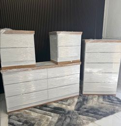 Dresser,  Chest And 2 Nightstands - Cómoda,  Gavetero Y 2 Mesitas de noche