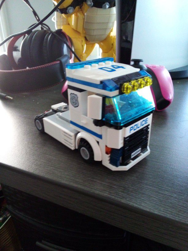Lego City Mobile Police Unit Truck 