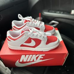 Nike Dunk Low…( Championship Red )