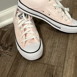 Women’s converse Size 8