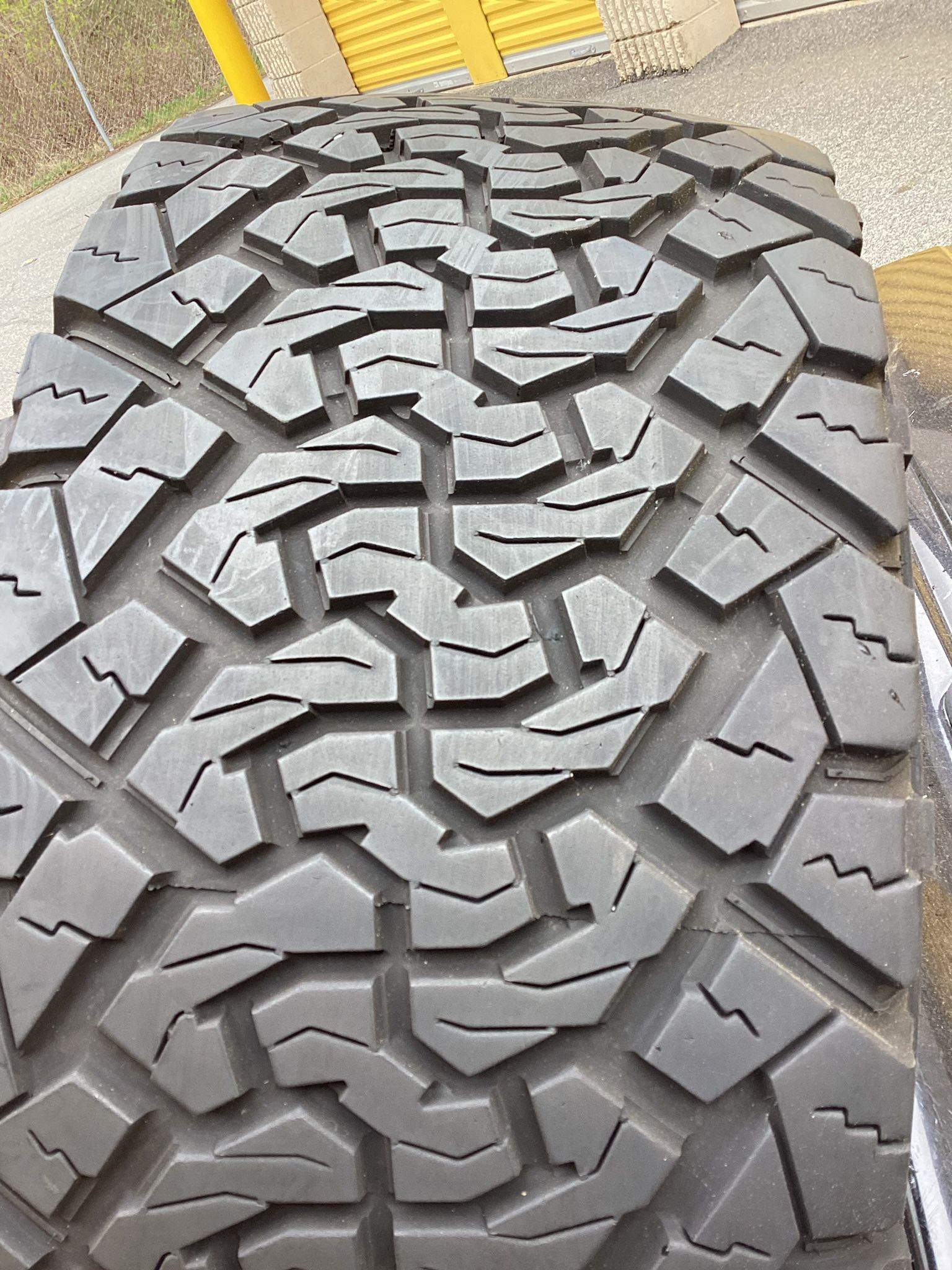 22 Inch Tires Venom Power Terra Hunter 33x12.50R22 tires 