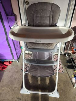 High chair(needs to clean)