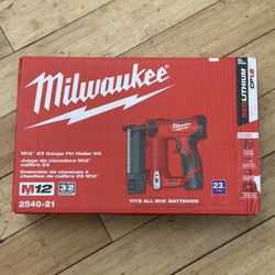 Milwaukee M12 23GA PIN NAILER KIT