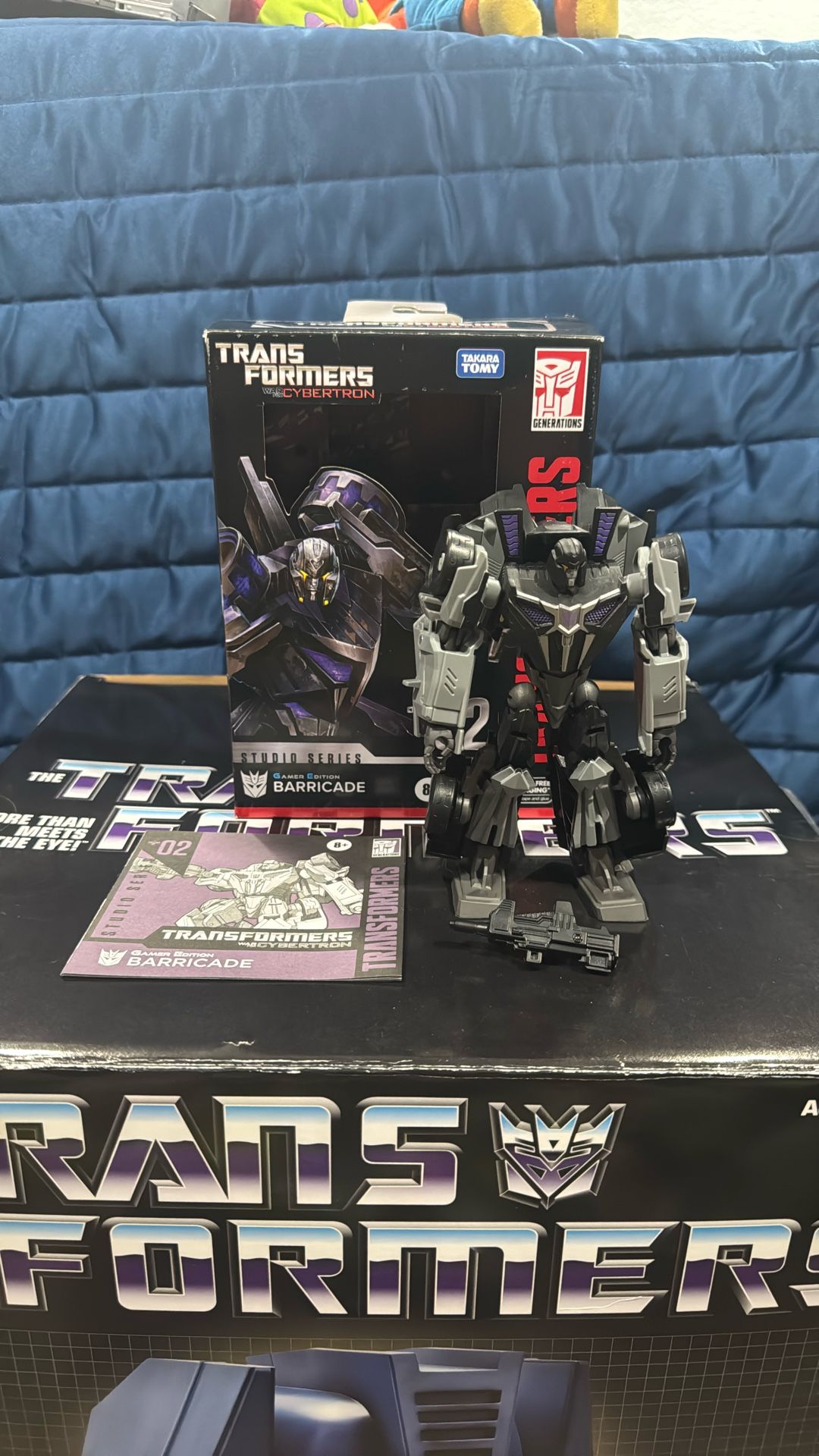 Transformers War For Cybertron - Studio Series Barricade 02