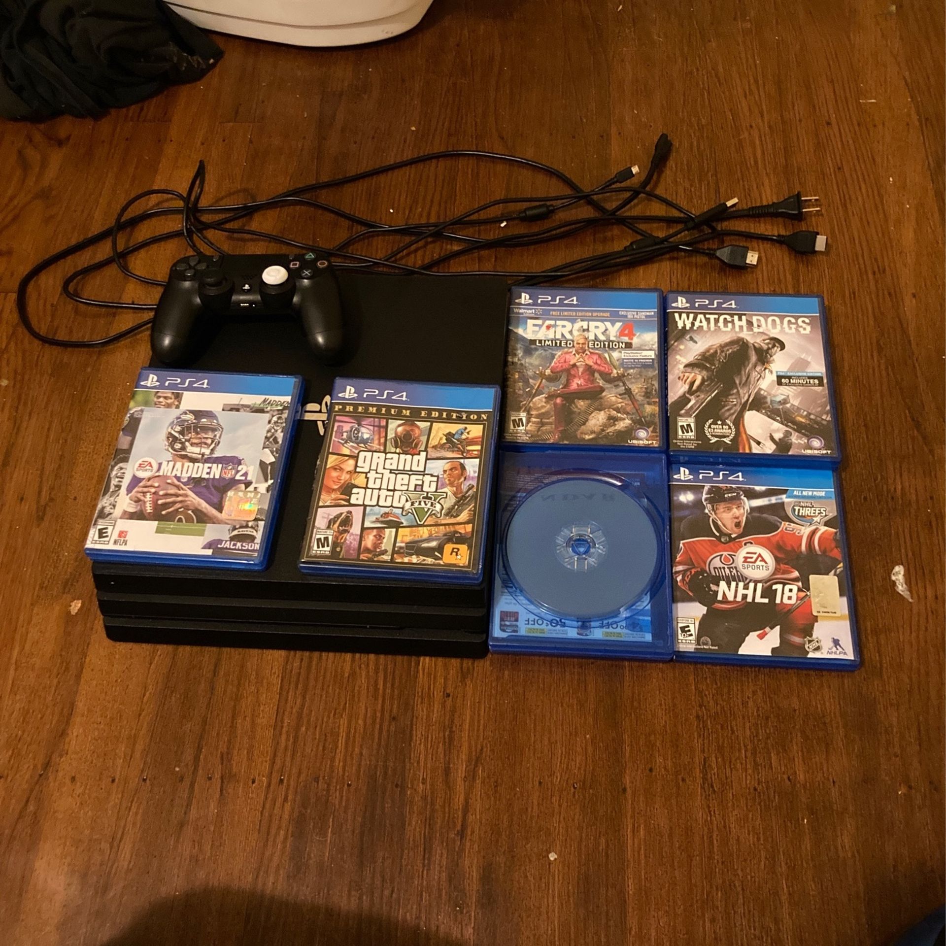 Play Station 4 Very Good Condition There Are 6 Games Including The New Madden 21 And GTA Premium edition