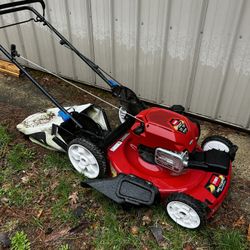 Self  Propelled Lawn Mower - Toro recycler Smart stow  22”