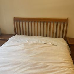 Queen Wood Bedroom Set - Last Call