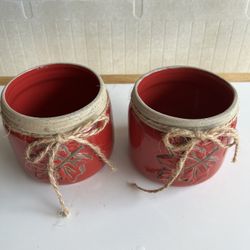 (2) CERAMIC PLANTERS / FLOWER POTS