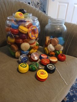 120 vintage Yo-Yos