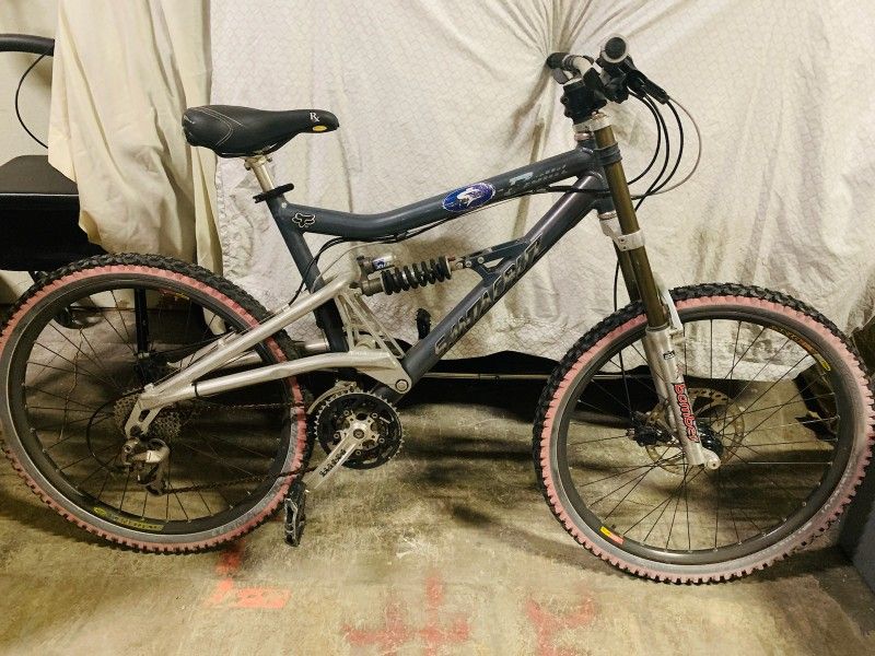 Full Suspension Santa Cruz Bullit Mountain Bike