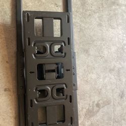 BLACK TV MOUNT