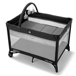 Graco On The Go Zip Pack ‘n Play Playard, Folding Playpen with Bassinet, Portable Crib, Reeves