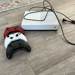 XBOX One S w/ 3 controllers