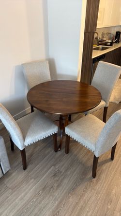 Dinning table + chairs