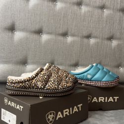 Pantuflas niña talla L 5/6 marca Ariat – Nuevas en caja