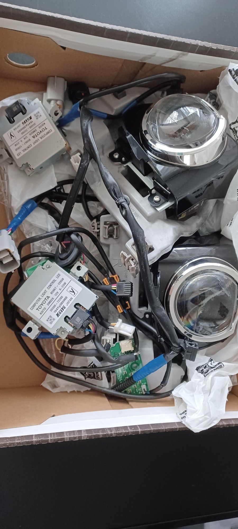 2022 Toyota Prius XLE Headlights Parts