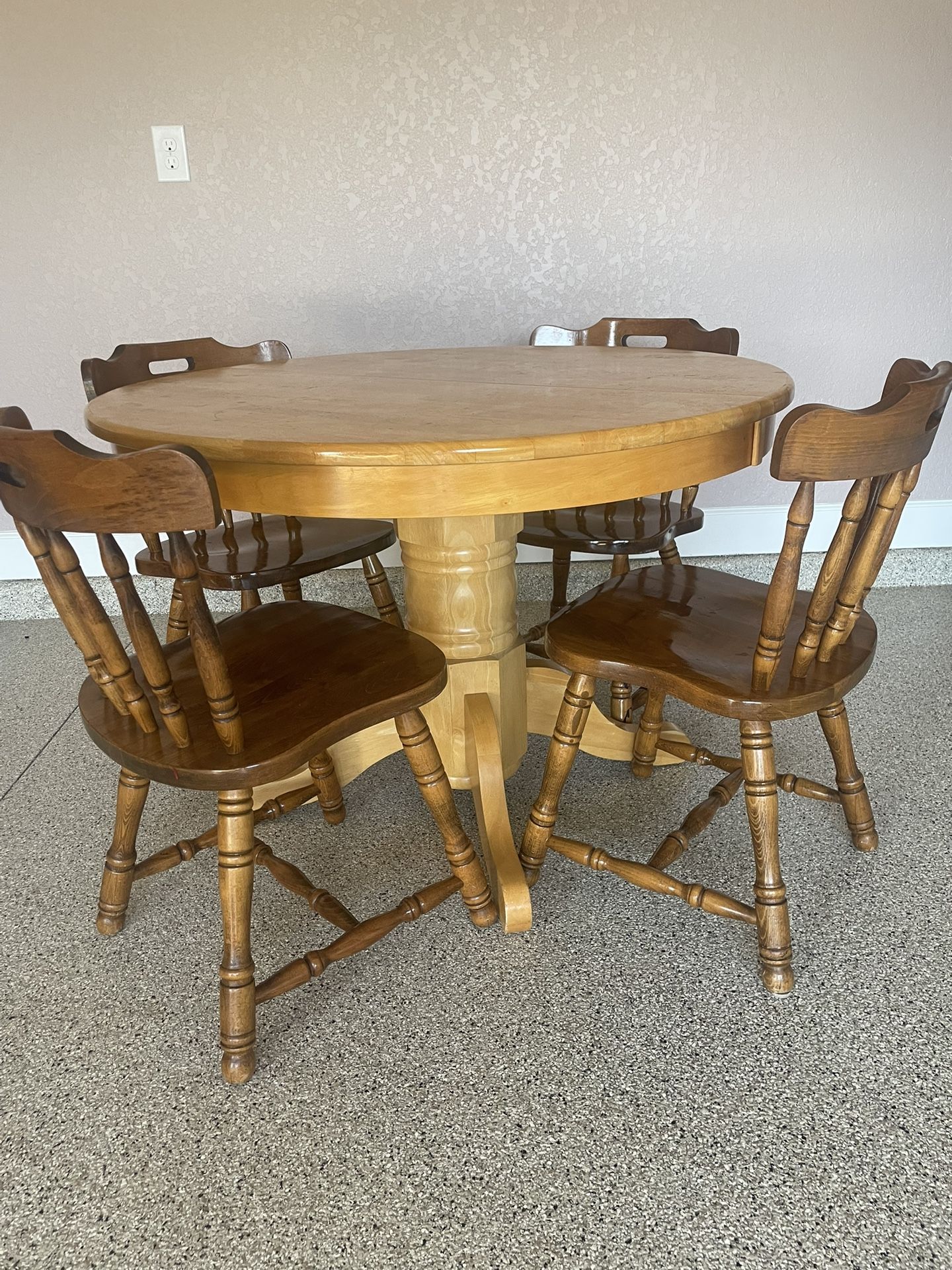 Round Oak Table With 4 Chairs