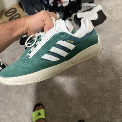 Adidas Mens Size 10 Puig
