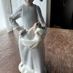 Lladro  Nao Litter Of Kittens, Girl With Kittens/Cats In Apron, Figurine