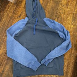 Men’s Size Large Under Armour Hoodie. Located in Murray. Will hold with Venmo or if you’re on your way