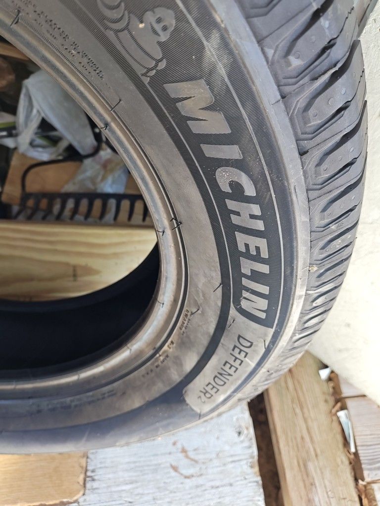 Michelin Defender 2 Tire 225/65/17 11/32s