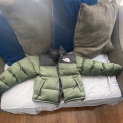 North Face  Size : Small