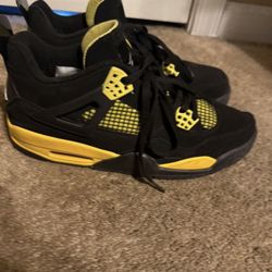 Jordan 4 Thunder