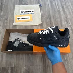 Loui Vuitton $250 size 9-10 Men $250 Comes with box & everything !