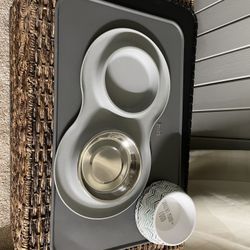 Anti Skid Food/Water Bowls & Mats (Bundle Deal  - 7 Items Total)