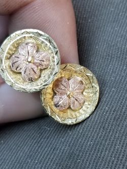 True Vintage Black Hills Gold Geape Leaf Lilly Pad Earings Solid 12kt Gold 