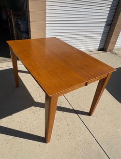 Counter height Extendable Wooden Table and Chairs/ Mesa Alta con Sillas