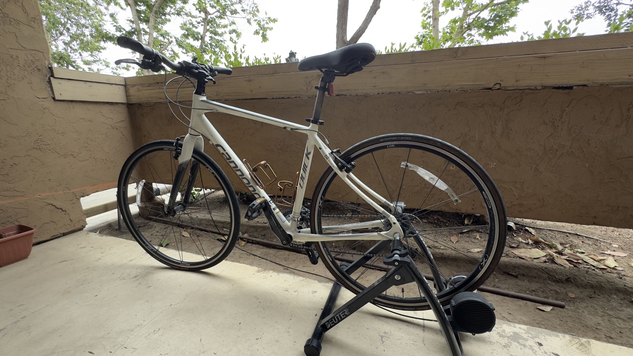 2012 Cannondale Quick 3 (Size: Large) W/ Trainer